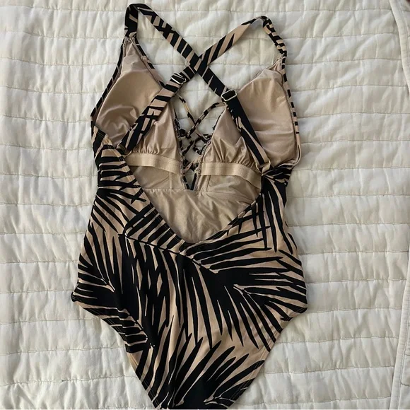 Women’s One-Piece Swimsuit Collection - Size Medium - Picture 9 of 13